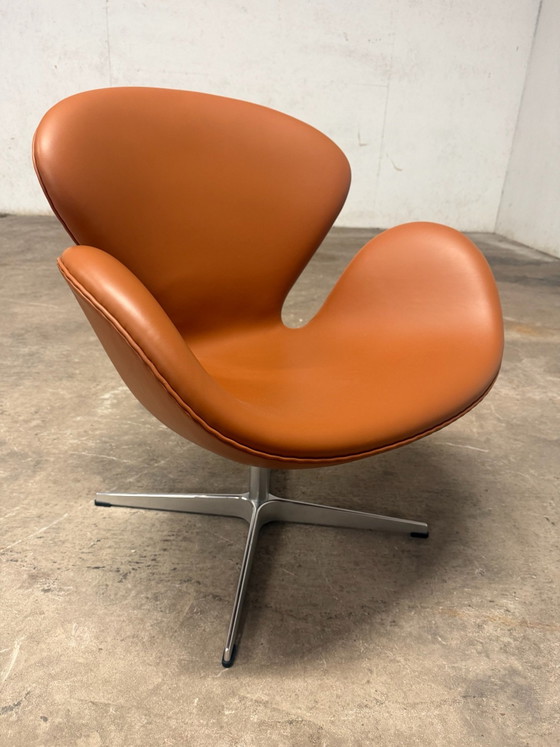 Fritz Hansen Swan chair Cognac leather from 2025!! MINT CONDITION!!, Armchairs, Orange (photo 3 of 15)