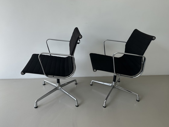 Image 1 of Silla de reunión giratoria Vitra EA108