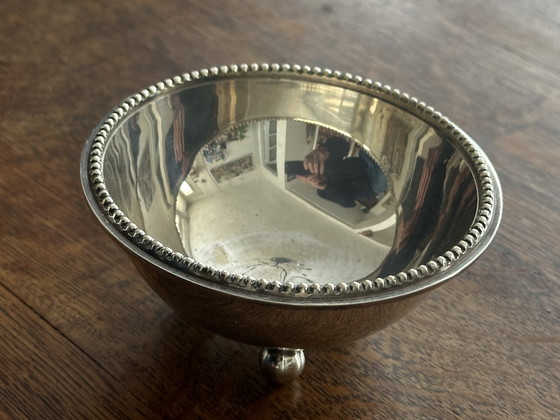 Image 1 of Dreibeinbecher aus silbernem Metall mit Perlenumrandung im Jean-Desprez-Stil