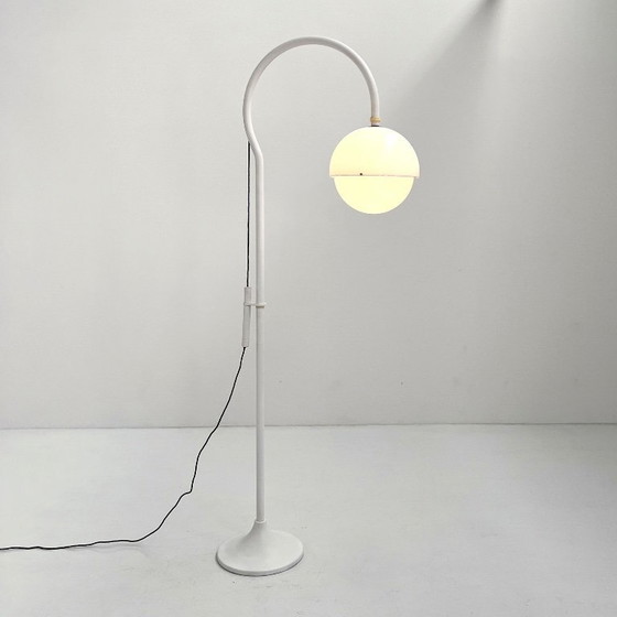 Image 1 of Lampada da terra modello 4055 bianca di Luigi Bandini Buti per Kartell, anni &#39;60