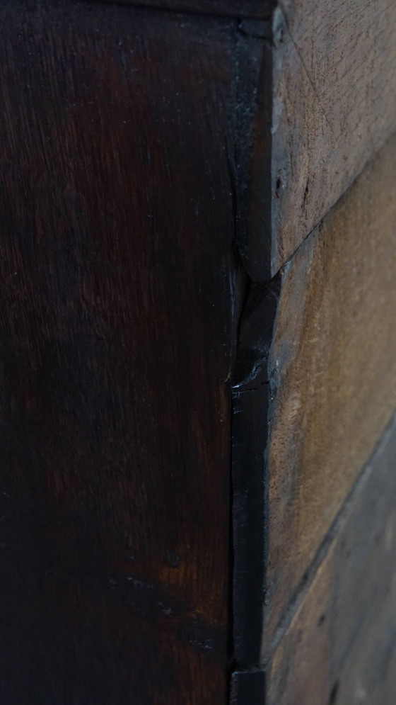 Image 1 of Cómoda inglesa antigua del siglo XVIII fabricada en roble con 5 cajones.