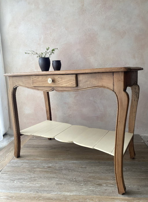 Consola rústica antigua estilo Luis XV en madera maciza de cerezo: elegante estilo campestre.