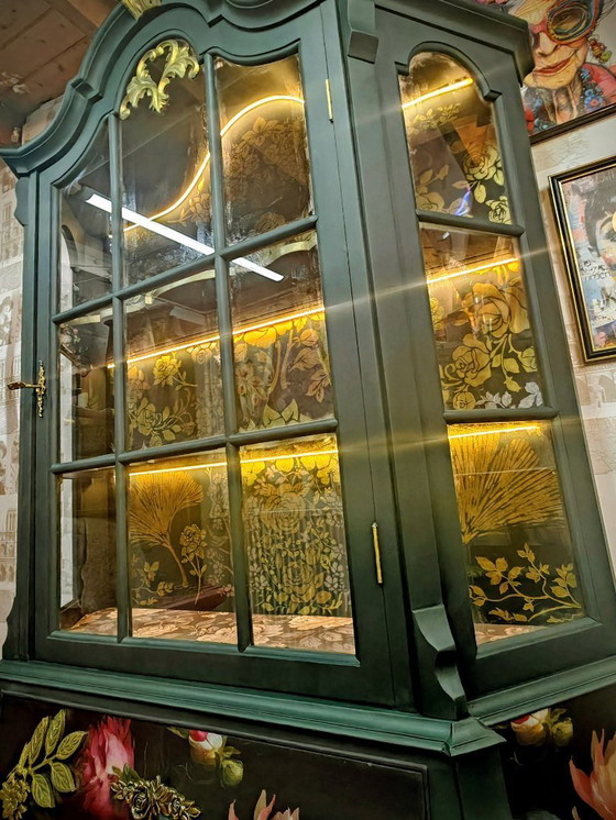 Image 1 of Vitrina renovada