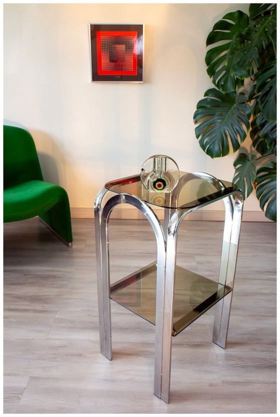 Image 1 of Mesita auxiliar de cromo y cristal ahumado de los años 70