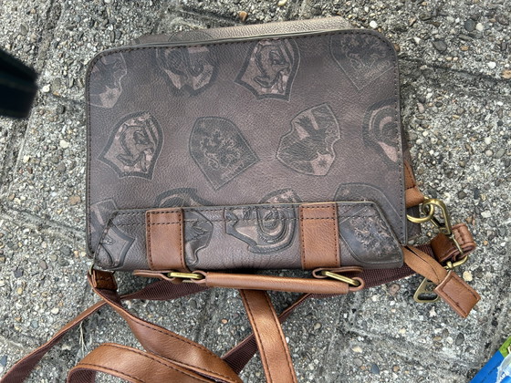 Vielseitige Tasche im Harry-Potter-Hogwarts-Design – Harry potter, Geschenke, Leather (photo 4 of 5)