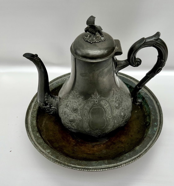 Image 1 of Antiguo juego de peltre con cuenco y jarra, finamente grabado, alrededor del siglo XIX.