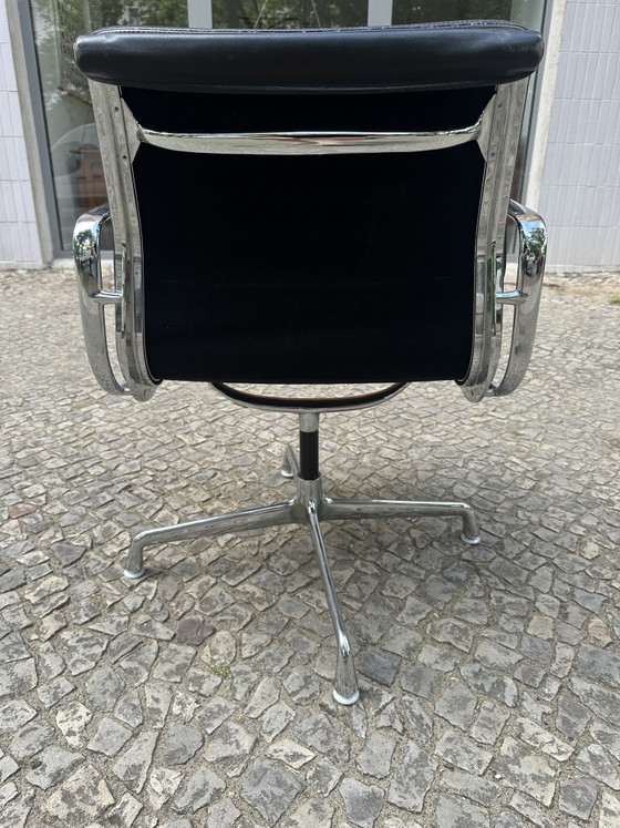 Image 1 of Sedia da ufficio EA207 di Vitra, progettata da Charles e Ray Eames per Herman Miller.