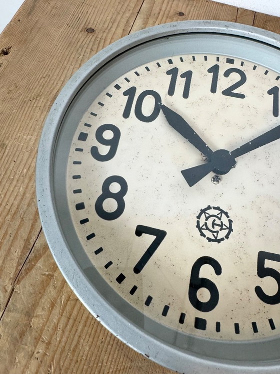Image 1 of Grijze industriële fabriekswandklok van Chronotechna, jaren 50