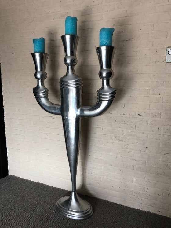 Image 1 of Lebensgroßer, dreiarmiger, stehender Burgkerzenständer aus Aluminium