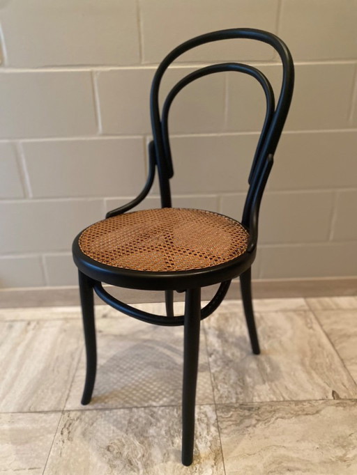 8 Chaises Thonet n° 14 et 18