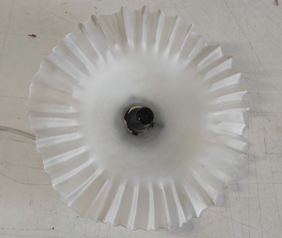 Image 1 of Lampenkap van geplooid glas - midden 20e eeuw