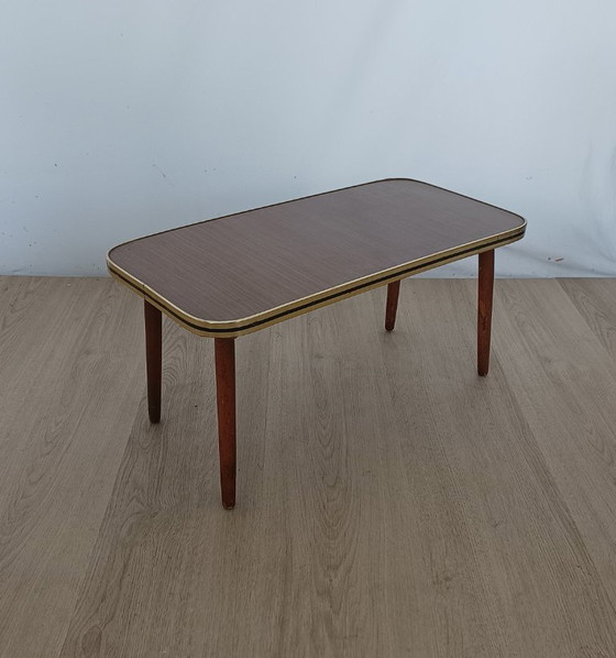 Tavolino vintage con venature del legno – Tavolini, Metal, Wood (photo 3 of 7)