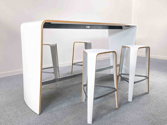 Image 1 of Mesa de conferencias Brunner Hoc con cuatro sillas