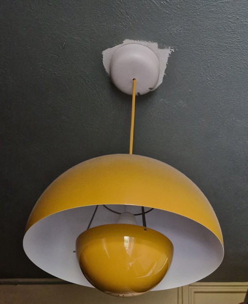 2x Flowerpot vp7 ceilibg light