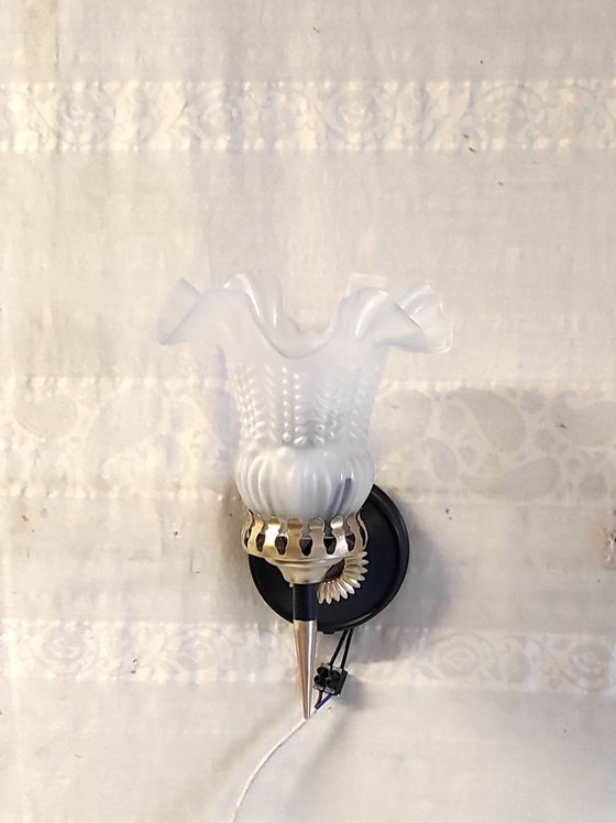 Image 1 of Applique Art Déco in ottone con paralume in vetro - metà del XX secolo