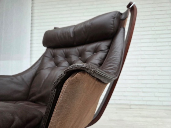 Image 1 of Années 1970, design norvégien de Sigurd Ressel, modèle de fauteuil lounge « Falcon ».