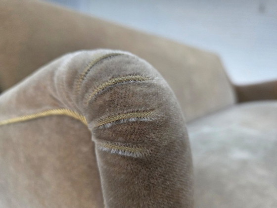 Image 1 of Divano danese a 4 posti, anni '60, in velluto verde chiaro originale.