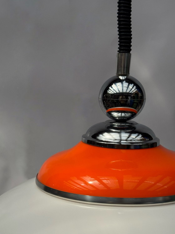 Image 1 of Vintage hanglamp in oranje en wit, in ruimtetijdstijl | Verstelbare hoogte | jaren 70
