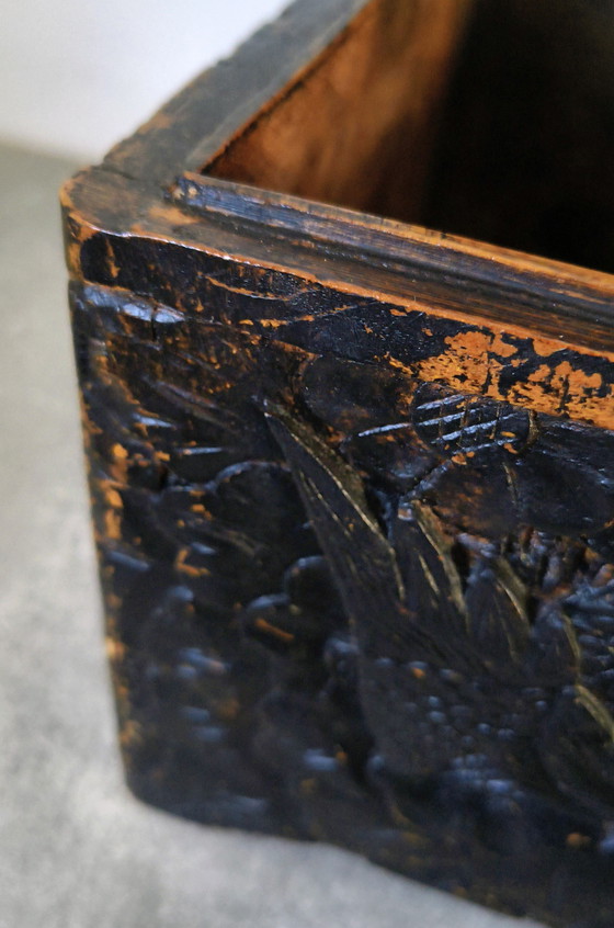 Image 1 of Cassapanca antica fatta a mano con decorazione di uccelli e fiori