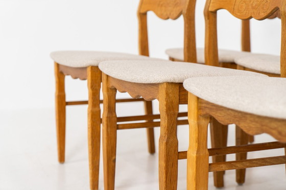 Image 1 of Set aus 6 brutalistischen Stühlen aus Eiche von Henning Kjaernulf (Dänemark, 1970er Jahre).