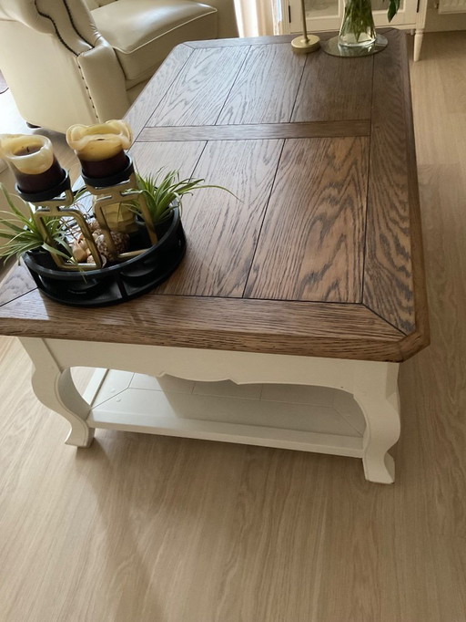 Couchtisch mit zwei Ecktischen