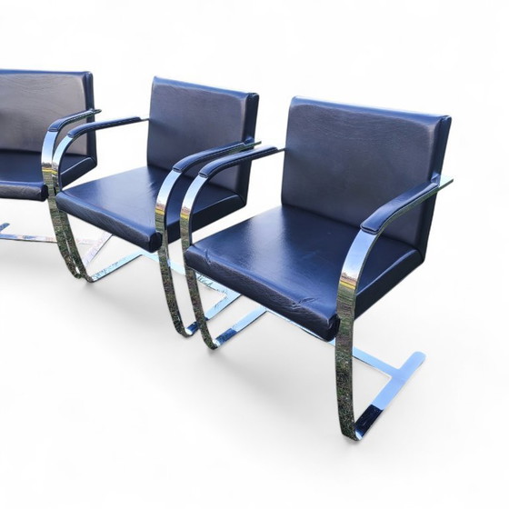 Image 1 of 6 sillas de cuero con diseño Brno, atribuidas a Mies van der Rohe.