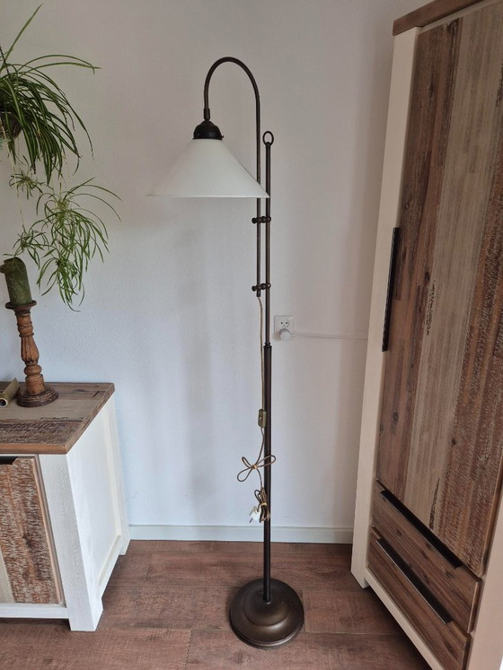 Lampada da terra - Lampada a stelo - Vetro opalino - Berliner - 1 Paralume. – Lampade da terra, Metallo (photo 3 of 15)