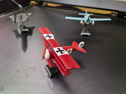 3 model airplanes oa Fokker