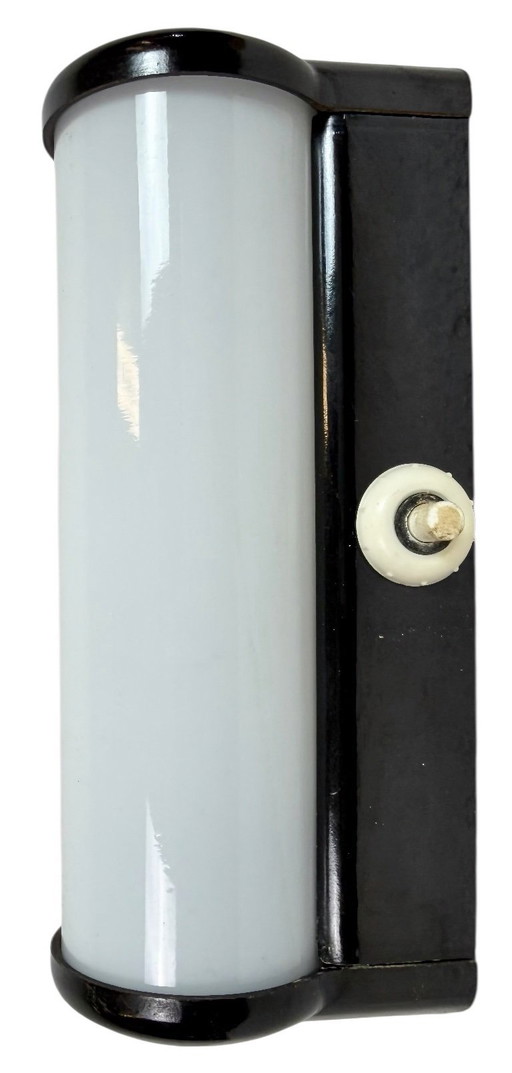 Applique industriale in bachelite marrone con vetro opalino, anni '50