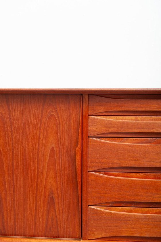 Image 1 of Groot teakhouten dressoir uit Dyrlund, jaren 60