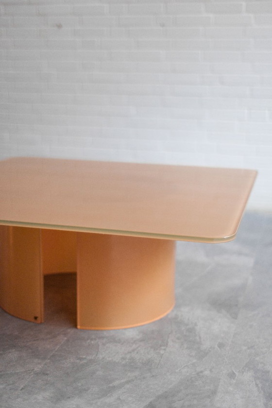 Image 1 of Perzikkleurige glazen salontafel van Galotti & Radice, jaren 70, Italië