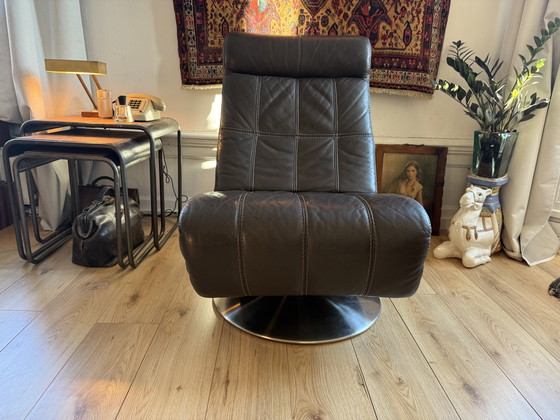 Image 1 of Dark brown vintage leather lounge armchair – timeless luxury and character