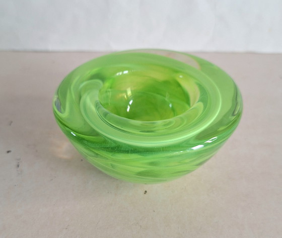 Image 1 of Bougeoir en cristal de l'atoll de Kosta Boda. Citron vert. Conçu par Anna Ehrner.