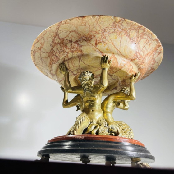 Centrotavola in bronzo dorato e marmo con Tritoni Dei dei Mari, XIX secolo – Accessori da tavola, Bronze (photo 9 of 13)