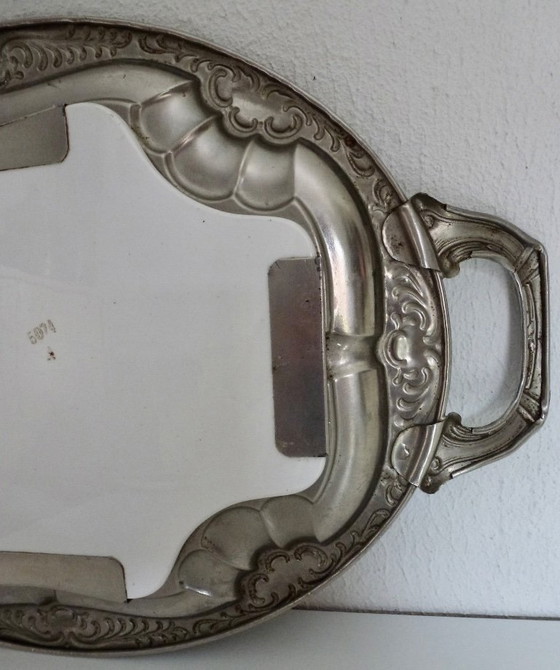 Image 1 of Vassoio d'epoca, bordo argentato, con centrotavola decorativo in porcellana.