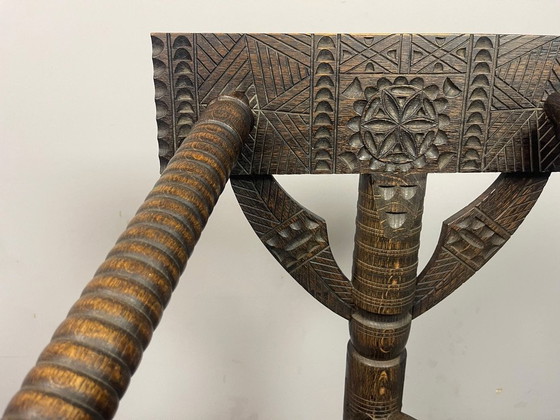 Zeldzame Ethiopische Gurage Hoofdmanstoel, handgesneden hardhout, ca. jaren 30. – Eetkamerstoelen, Wood (photo 7 of 17)