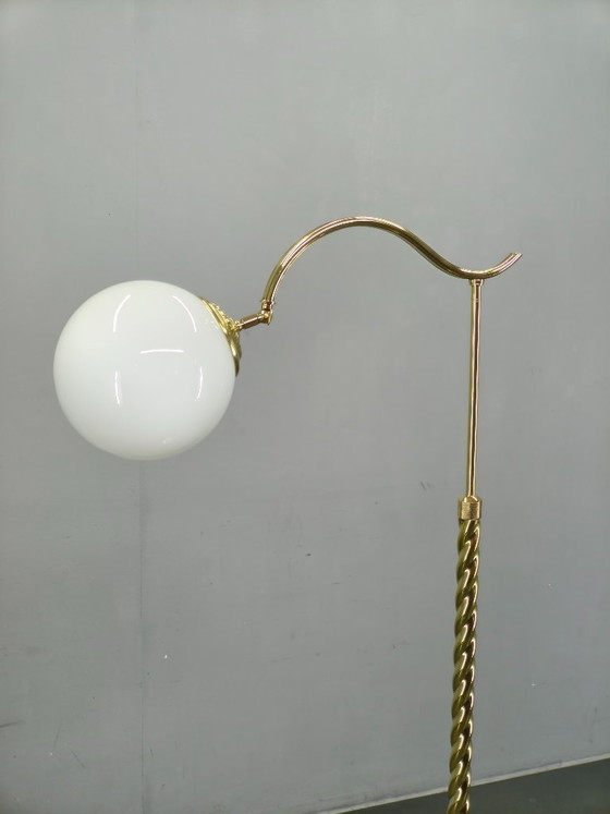 Image 1 of Lampada da terra italiana Art Déco in ottone con globo in vetro, anni '30
