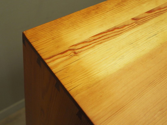 Image 1 of Vetrina in pino, design danese, anni '80, produzione: Danimarca