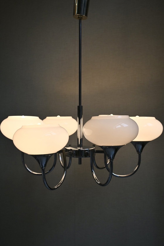 Image 1 of Grande lampadario vintage, era spaziale