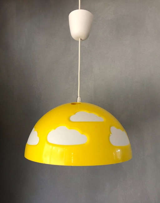 Lámpara colgante Ikea Skojig Cloud Lamp amarilla de Henrik Preutz