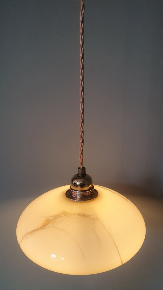 Image 1 of Lampada a sospensione vintage in vetro opalino effetto marmo, in stile Art Déco.