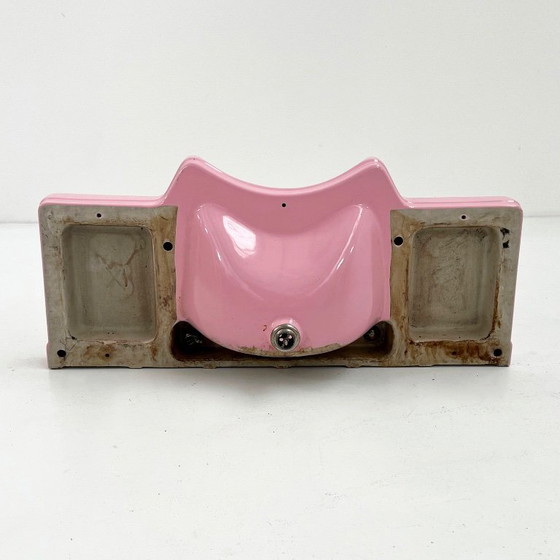 Image 1 of Grand lavabo rose vintage, années 1980