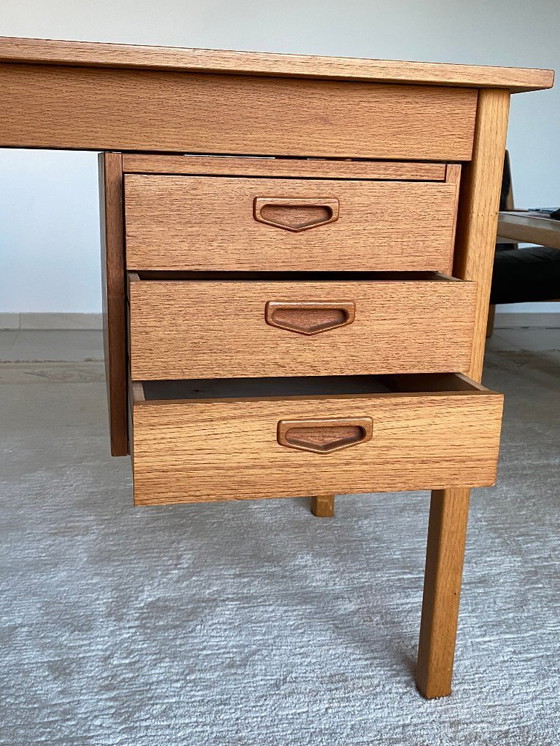 Image 1 of Scrivania svedese di metà secolo in legno di teak