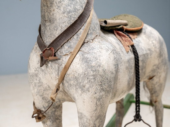 Image 1 of Cavallo a dondolo antico in legno, giocattolo vintage con patina originale
