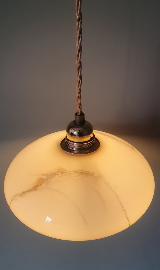 Image 1 of Lampada a sospensione vintage in vetro opalino effetto marmo, in stile Art Déco.