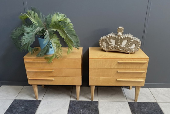 Image 1 of Ensemble de 2 tables de chevet en bois blond des années 1960