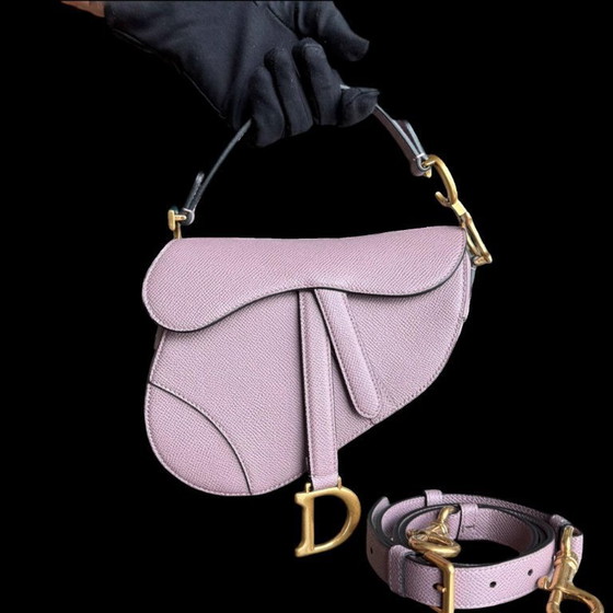 Image 1 of DIOR SADDLE SMALL - VERSTELBARE STIJL VAN KALFSLEER MET NERF, NUDE ROZE EN GOUDEN BESLAG