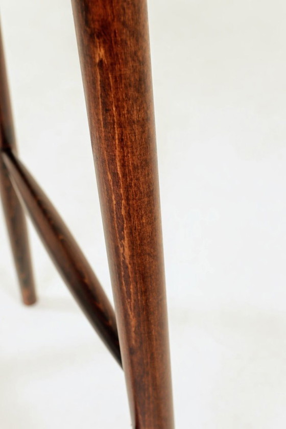 Image 1 of Coppia di sgabelli da bar in stile vintage, rivestiti in velluto a coste color rosa.