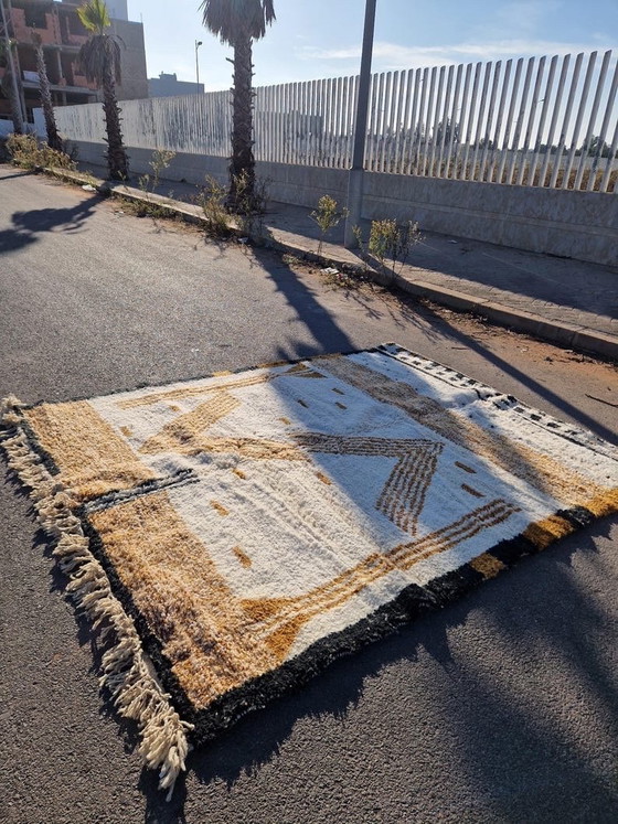 Image 1 of Tapis berbère tissé main artisanale traditionnelle 2/3 m