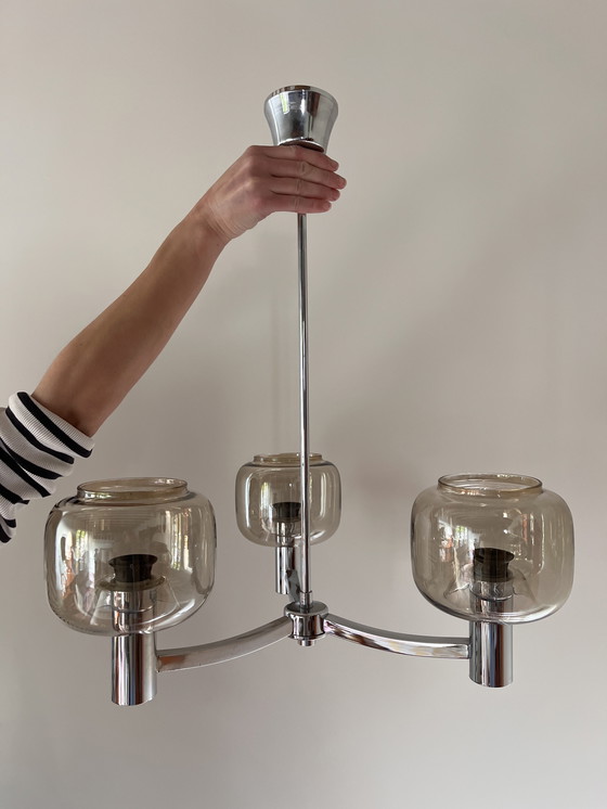 Image 1 of Lampadario di design italiano di Gaetano Sciolari in vetro fumé e cromo 1970